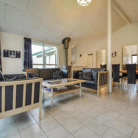 別荘 Five-bedroom Holiday In *