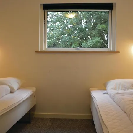 Five-bedroom Holiday In 別荘